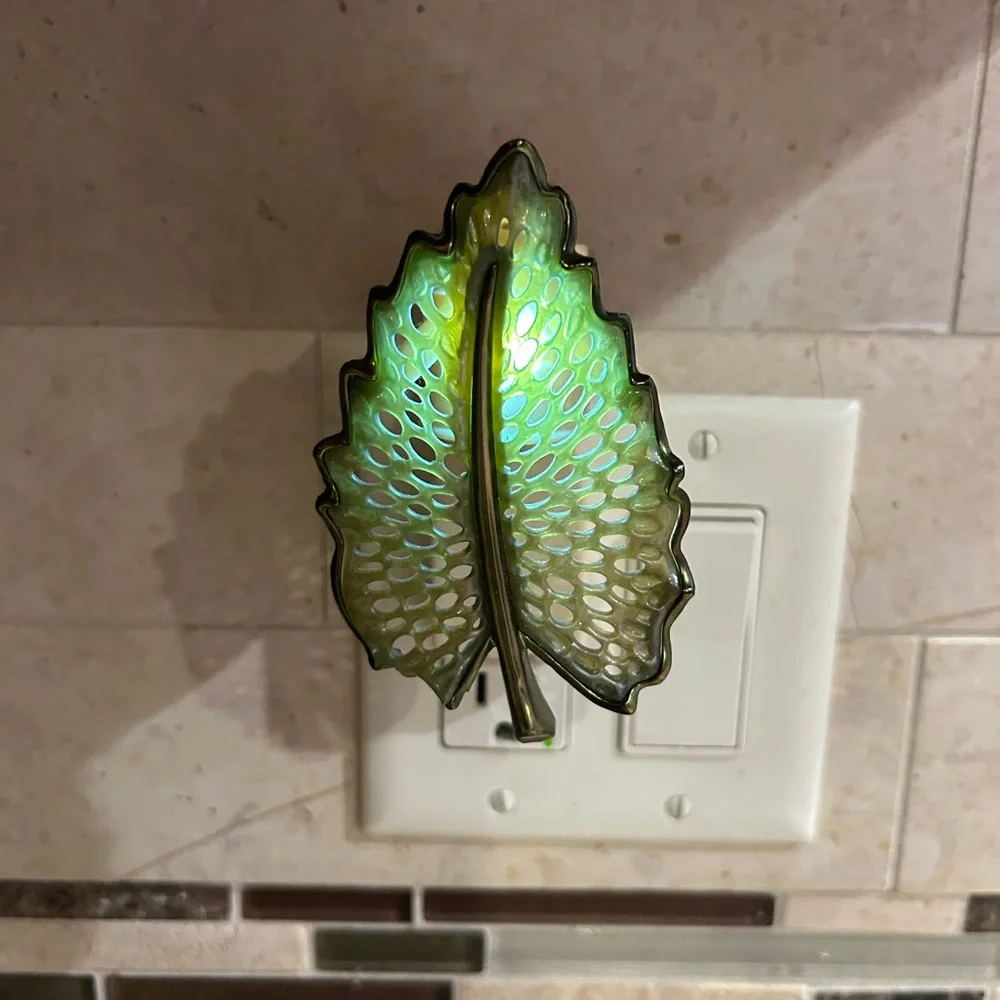 Leaf Shaped Bath & Body Works Scent Plug‎ In with Light